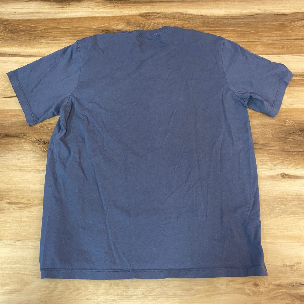 Vineyard Vines T Shirt Mens Medium Shark Graphic Blue Cotton Size M - Picture 9 of 9
